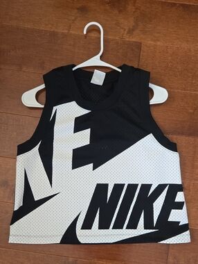 Nike Black and White Graphic Cropped Mesh Tank